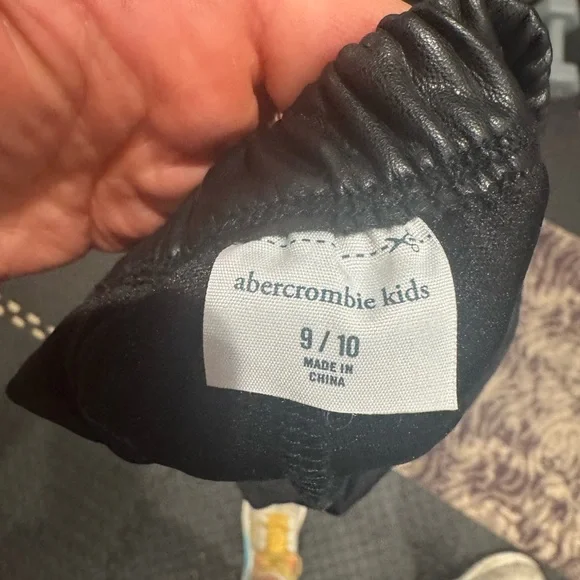 Abercrombie kids faux leather skort - Picture 3 of 3